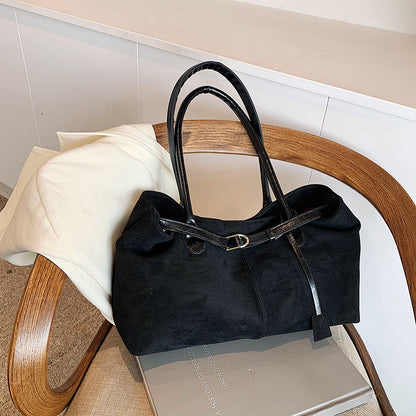 Le Sac Porté Main Velouté au Style Effortless