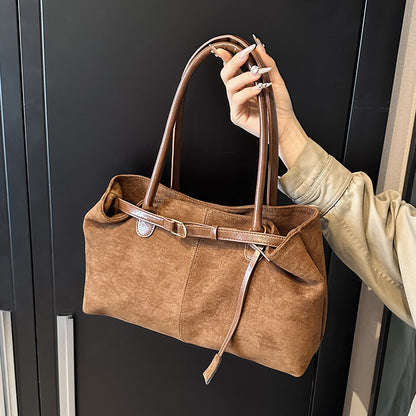 Le Sac Porté Main Velouté au Style Effortless