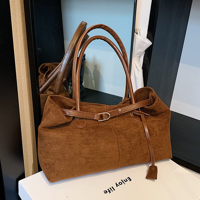 Le Sac Porté Main Velouté au Style Effortless