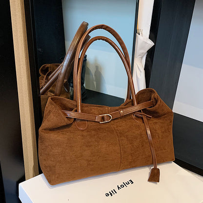 Le Sac Porté Main Velouté au Style Effortless
