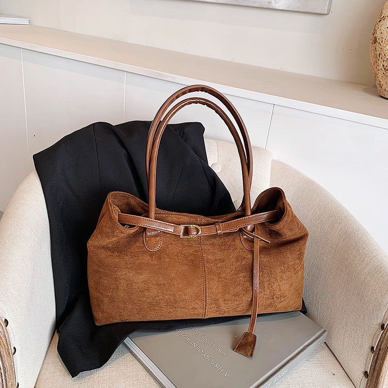 Le Sac Porté Main Velouté au Style Effortless