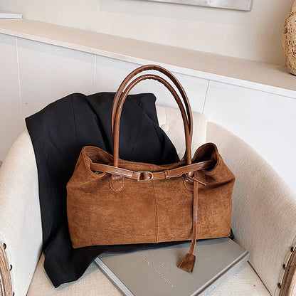 Le Sac Porté Main Velouté au Style Effortless