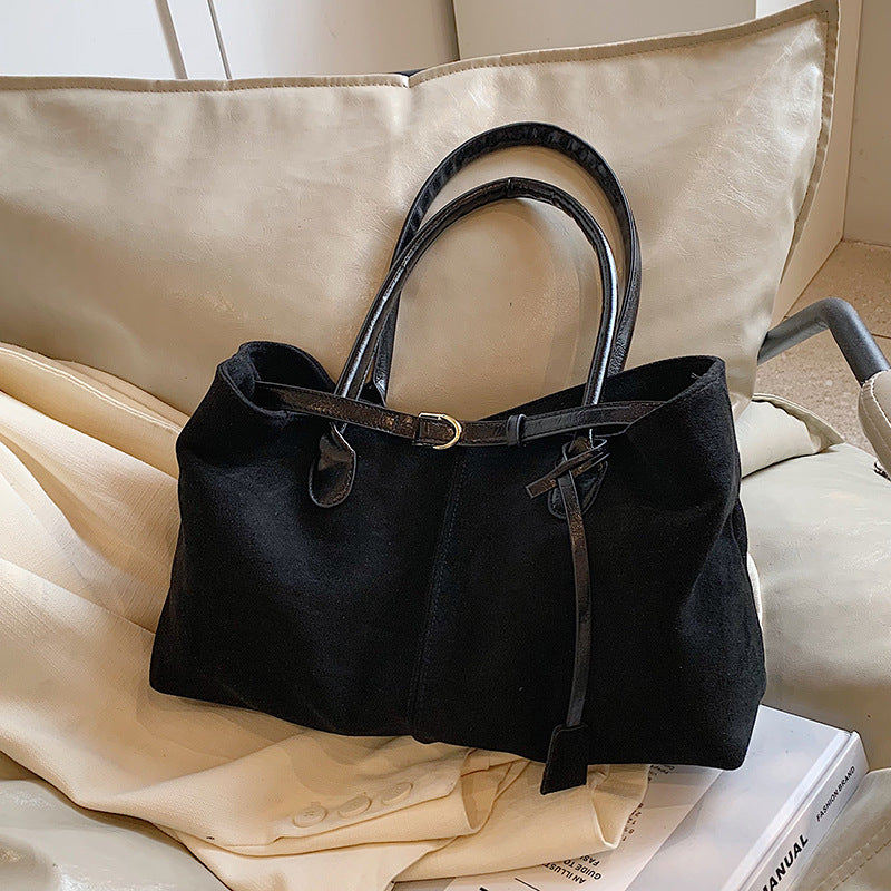 Le Sac Porté Main Velouté au Style Effortless