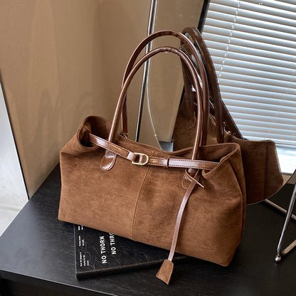 Le Sac Porté Main Velouté au Style Effortless